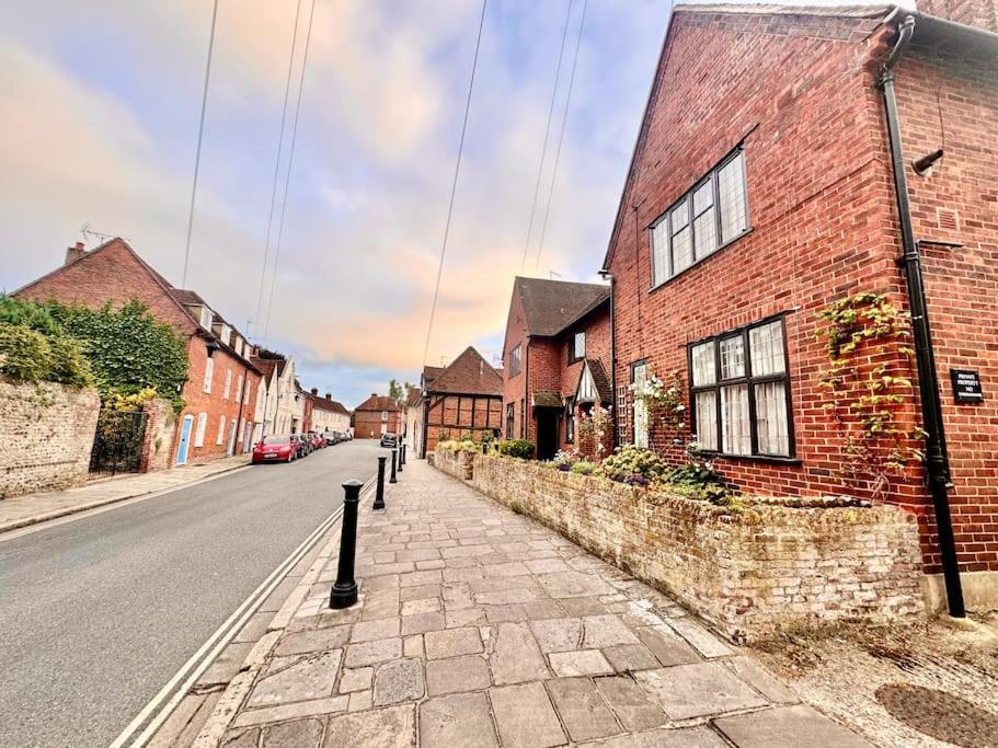 Central Chichester Sanctuary エクステリア 写真