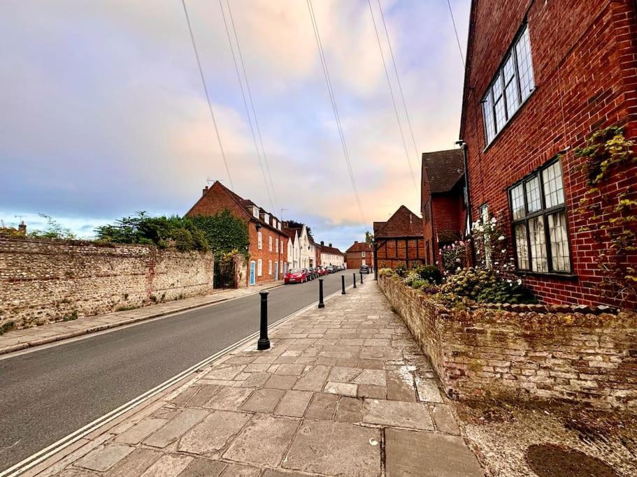 Central Chichester Sanctuary エクステリア 写真