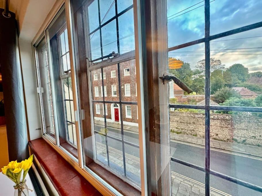 Central Chichester Sanctuary エクステリア 写真